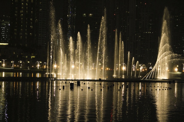 Dubai Fountain: A Sight to Behold