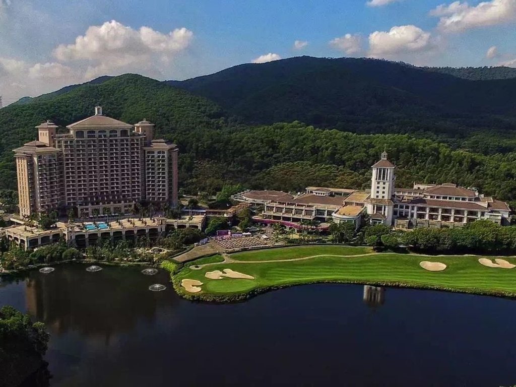 FIVE Palm Jumeirah Dubai Reviews: Modern Luxury with Stunning Views